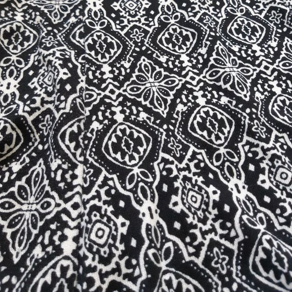 F21 B&W 3/4 sleeve dress - Picture 2 of 3